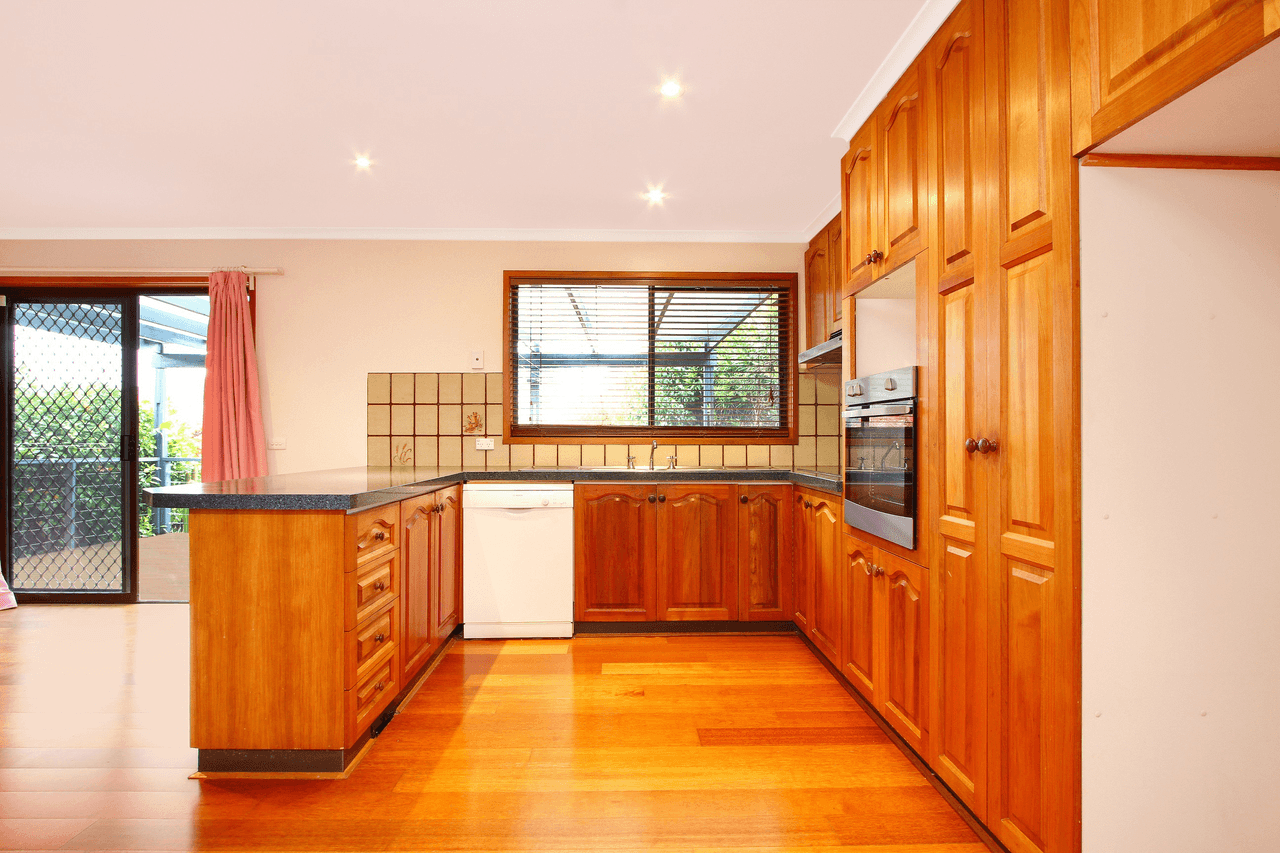 20 Robertson St, Queanbeyan West, NSW 2620