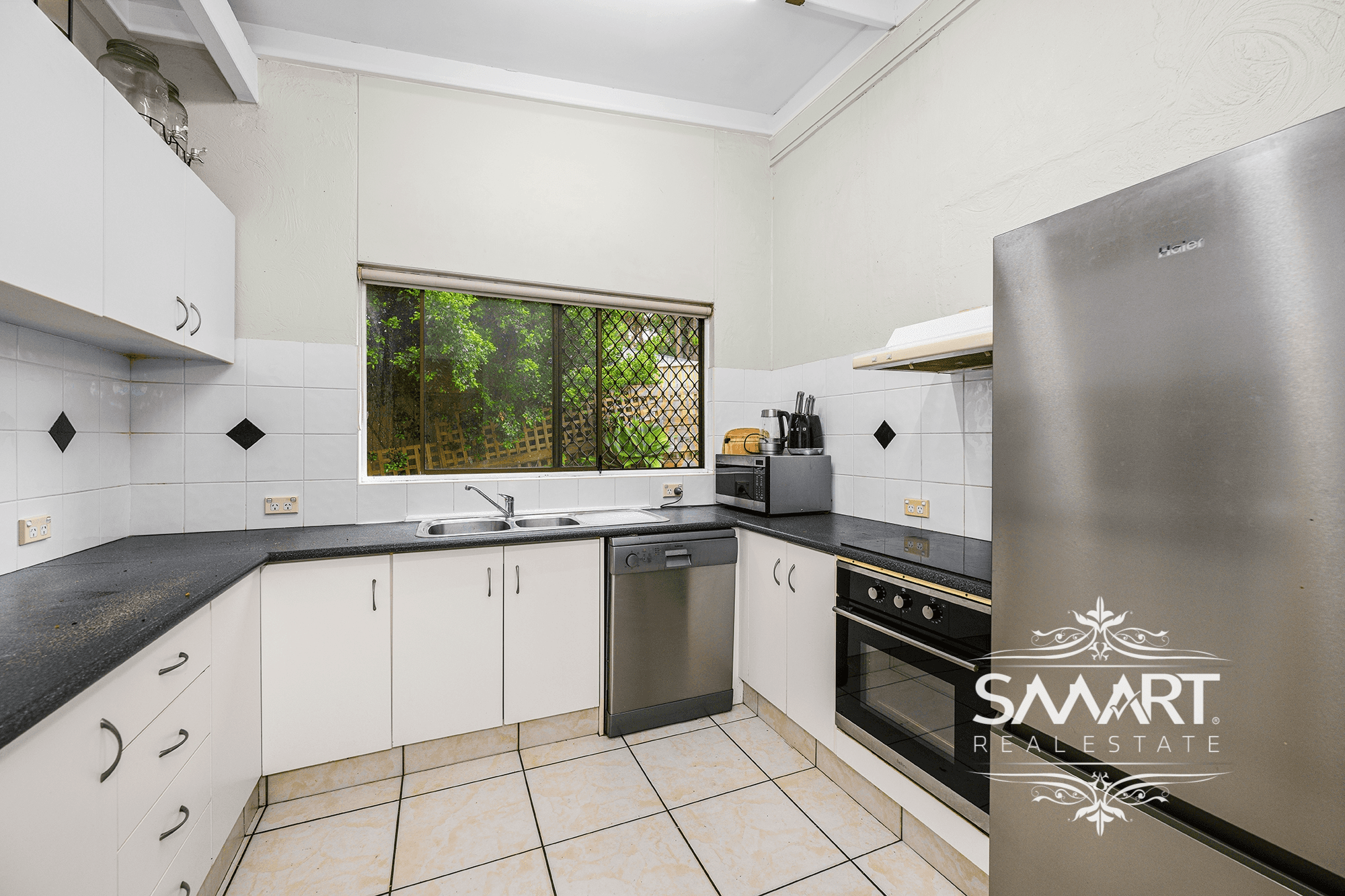 9 Dampier Court, MOLENDINAR, QLD 4214