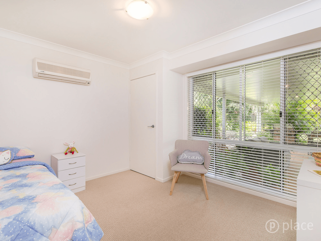 3 Mannersley Street, Carindale, QLD 4152