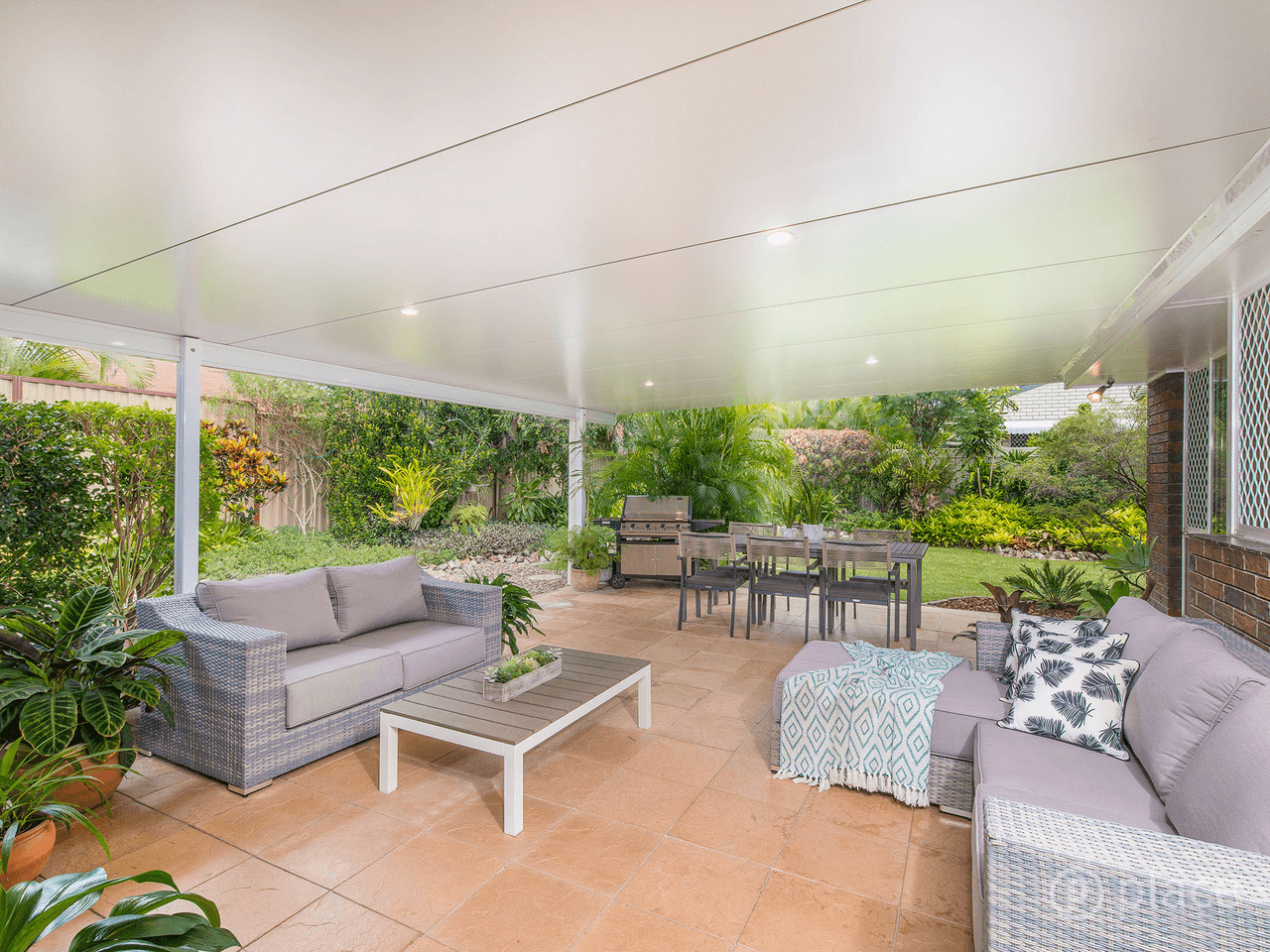 3 Mannersley Street, Carindale, QLD 4152