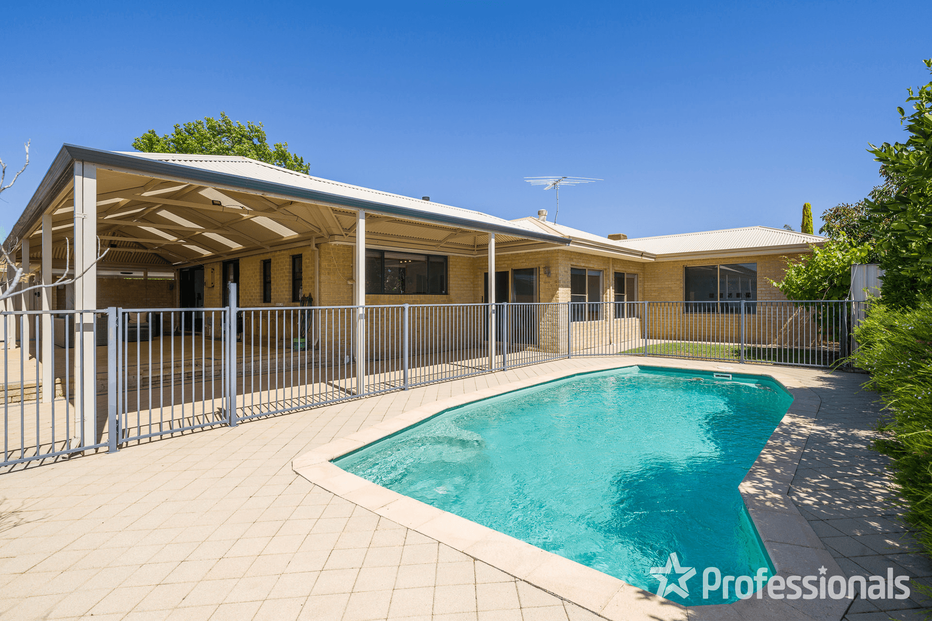 8 Aviemore Loop, KINGSLEY, WA 6026