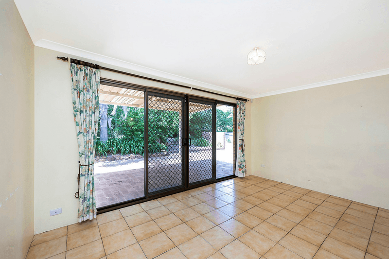 5 Banner Place, LESMURDIE, WA 6076