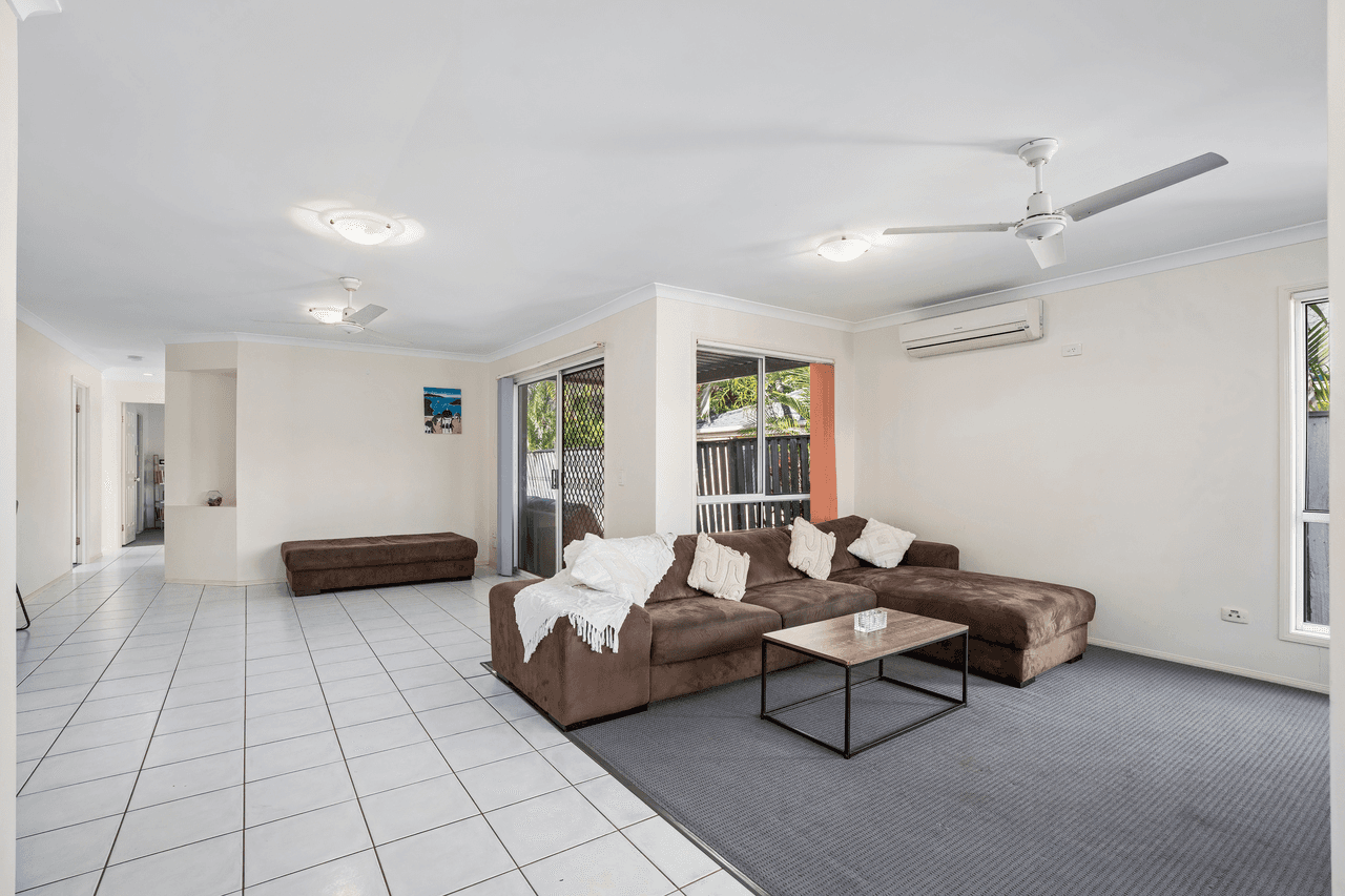 26 Madasin Close, ARUNDEL, QLD 4214