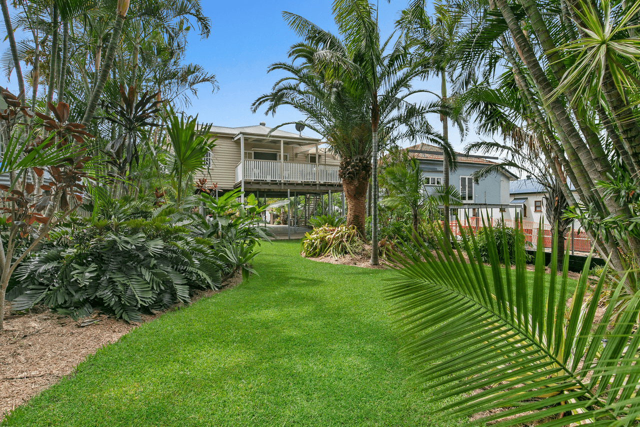 19 First Street, CAMP HILL, QLD 4152