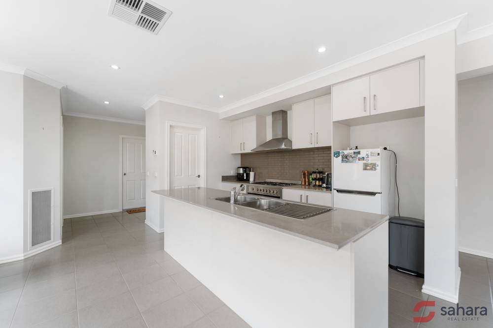 16 Gilderton Esplanade, AINTREE, VIC 3336