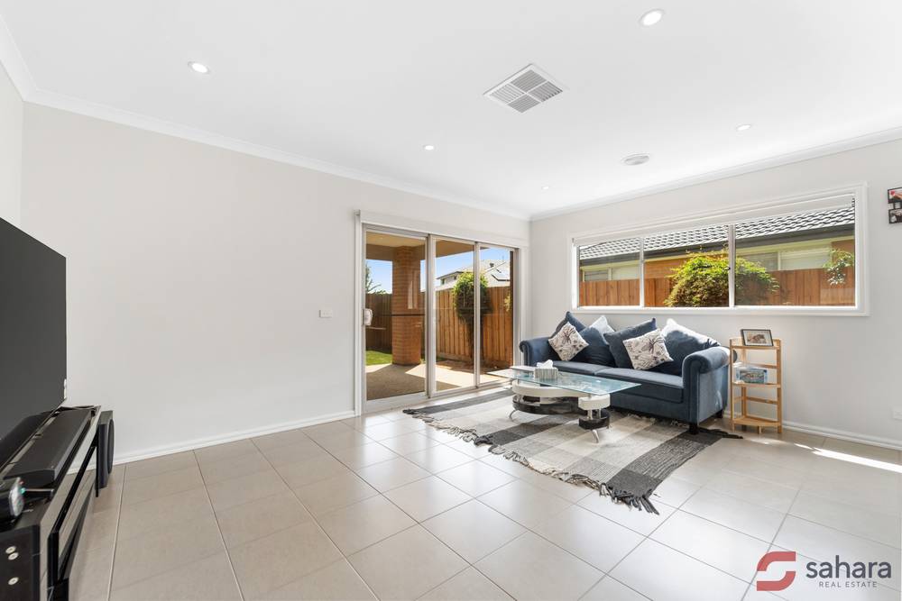 16 Gilderton Esplanade, AINTREE, VIC 3336