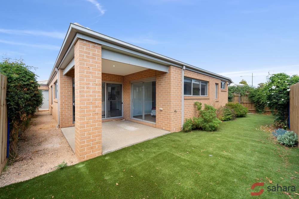 16 Gilderton Esplanade, AINTREE, VIC 3336