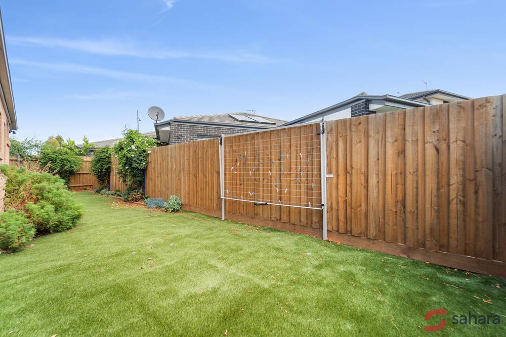 16 Gilderton Esplanade, AINTREE, VIC 3336
