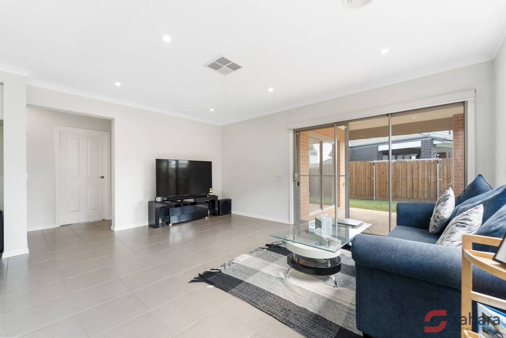 16 Gilderton Esplanade, AINTREE, VIC 3336