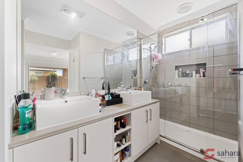 16 Gilderton Esplanade, AINTREE, VIC 3336