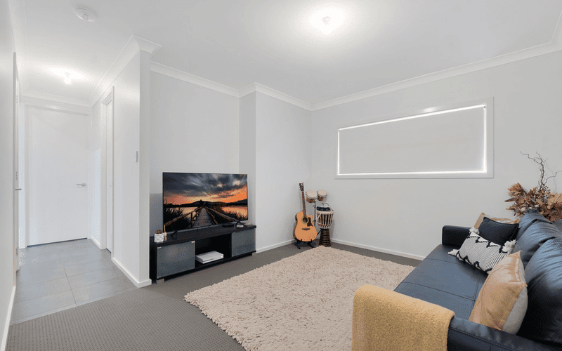 4 Jennings Crescent, SPRING FARM, NSW 2570