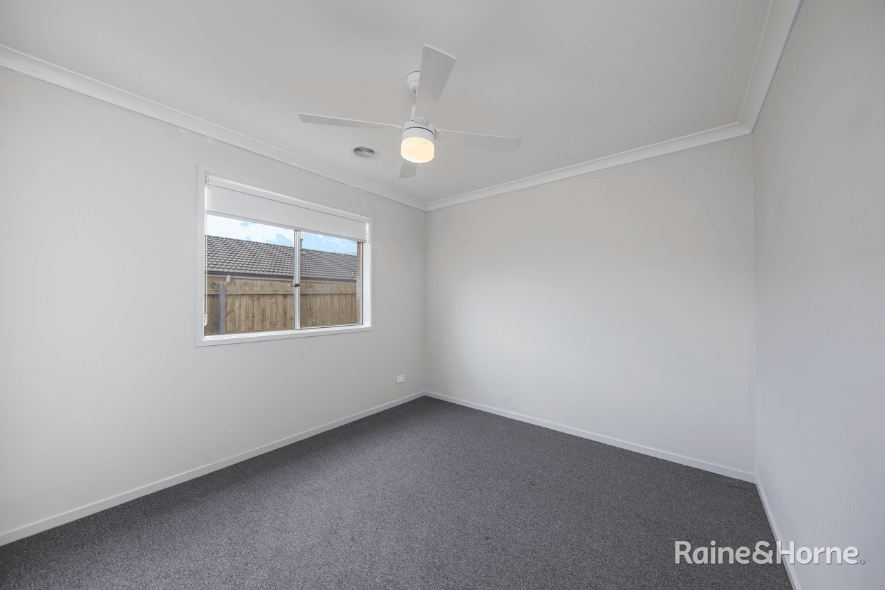 24 Hilda Crescent, BROOKFIELD, VIC 3338