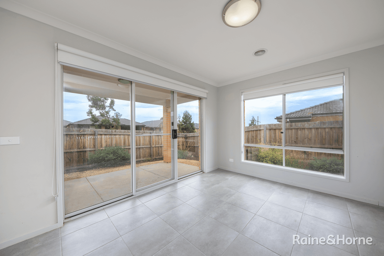 24 Hilda Crescent, BROOKFIELD, VIC 3338