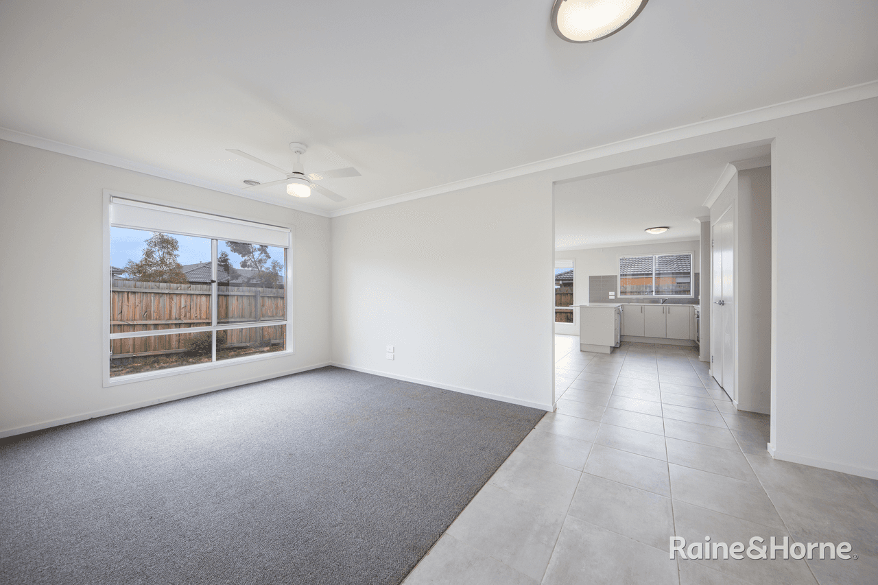 24 Hilda Crescent, BROOKFIELD, VIC 3338