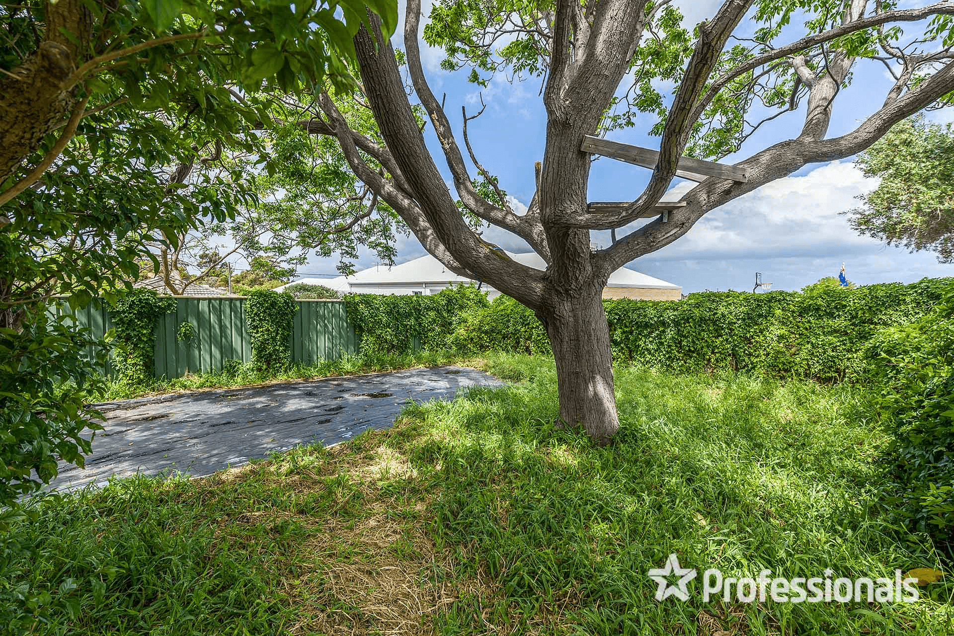 307 Camberwarra Drive, CRAIGIE, WA 6025