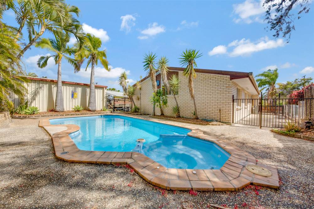 15 Carinya Drive, CLINTON, QLD 4680