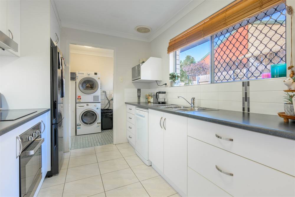 15 Carinya Drive, CLINTON, QLD 4680