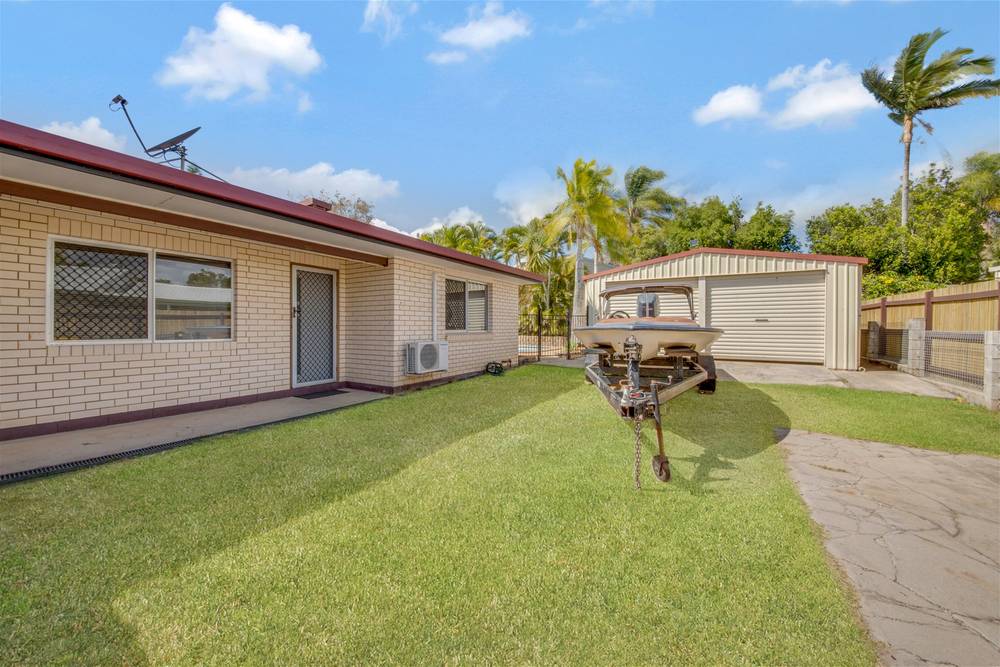 15 Carinya Drive, CLINTON, QLD 4680