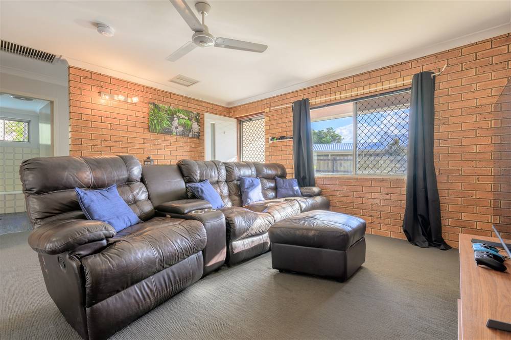 15 Carinya Drive, CLINTON, QLD 4680