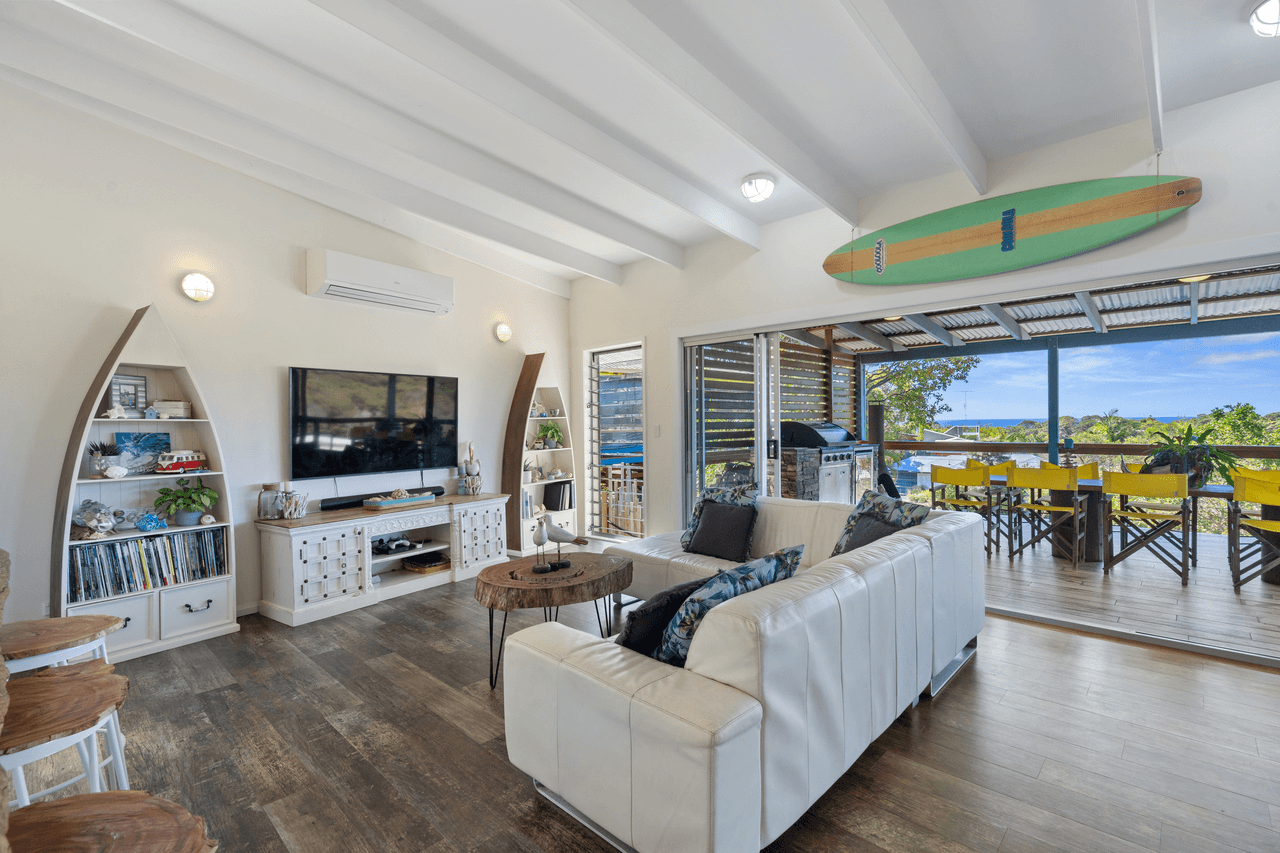 42 Cumming Parade, POINT LOOKOUT, QLD 4183