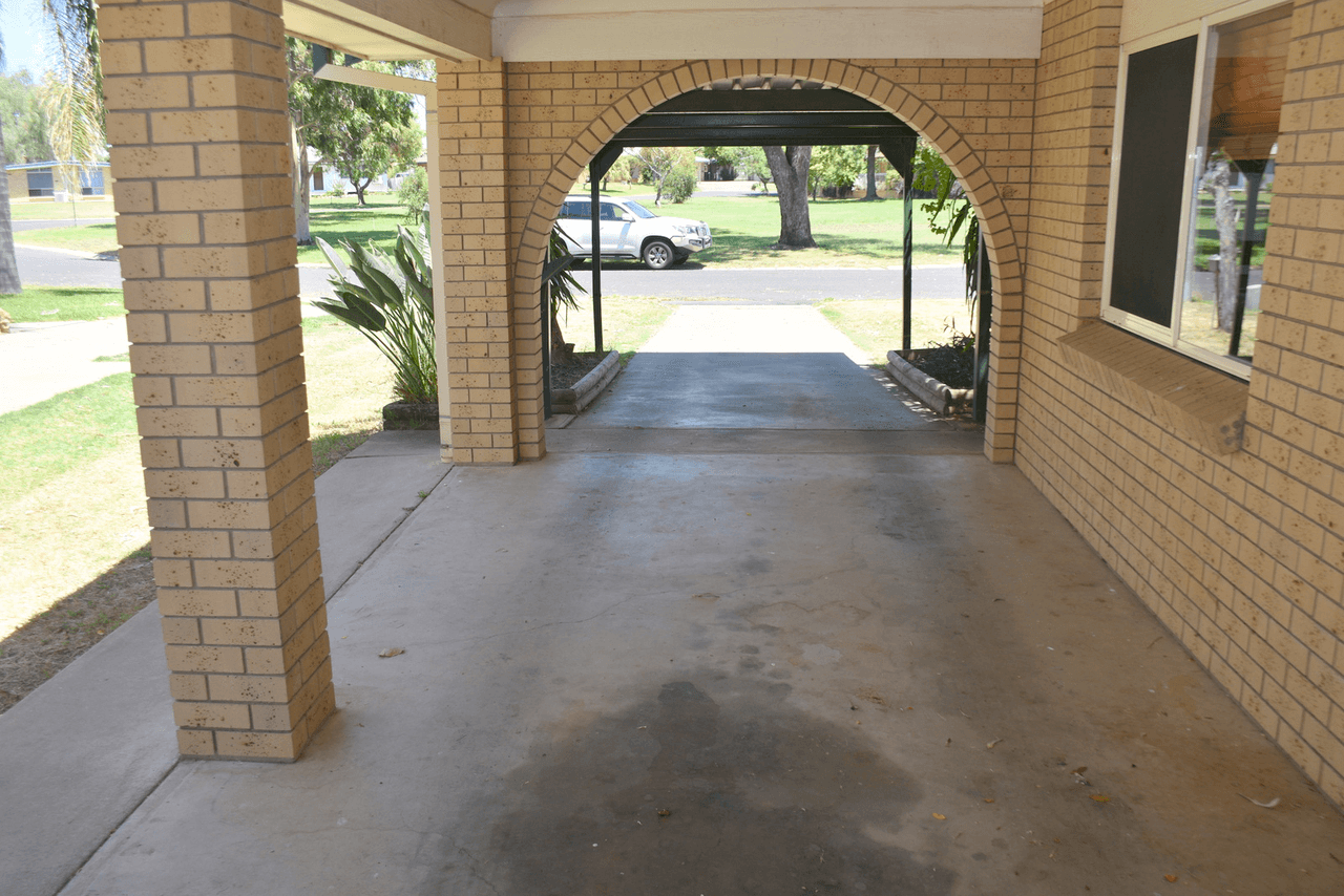 2 Acacia Crescent, MOREE, NSW 2400