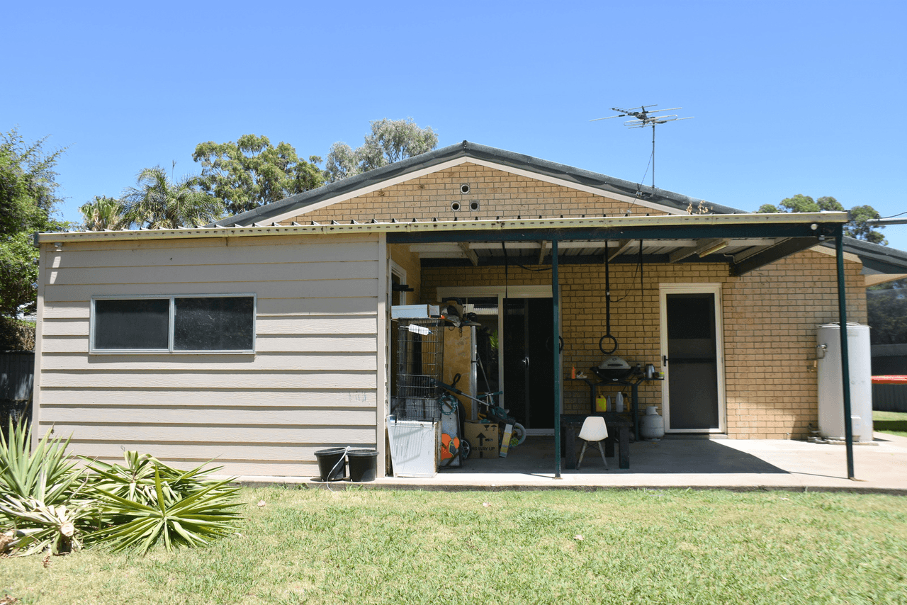 2 Acacia Crescent, MOREE, NSW 2400