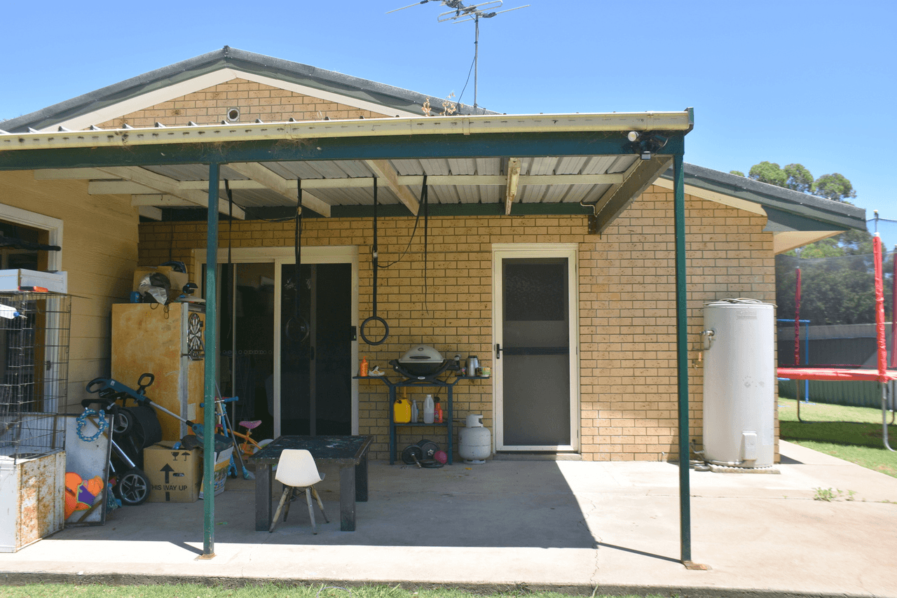 2 Acacia Crescent, MOREE, NSW 2400