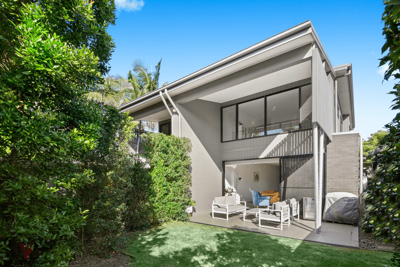 2/5 Gardenia Grove, Burleigh Heads, QLD 4220