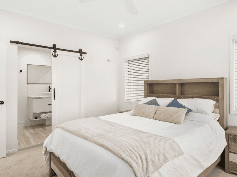 4 Thomas Street, Clontarf, QLD 4019