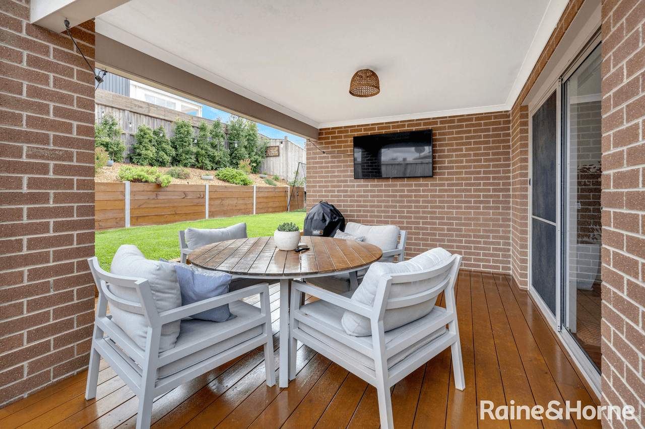 45 Bannon Avenue, SUNBURY, VIC 3429