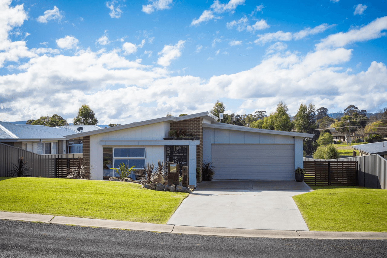 3 Wumbara Close, BEGA, NSW 2550