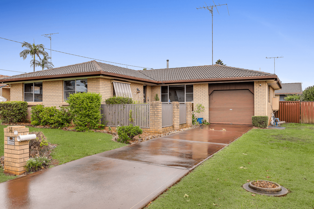 14 Hibiscus Drive, CENTENARY HEIGHTS, QLD 4350