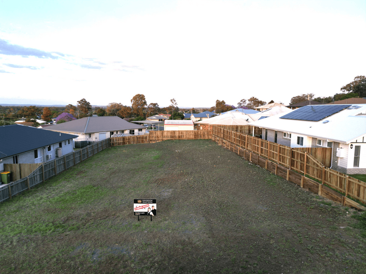 18 Leyden Drive, Oakey, QLD 4401