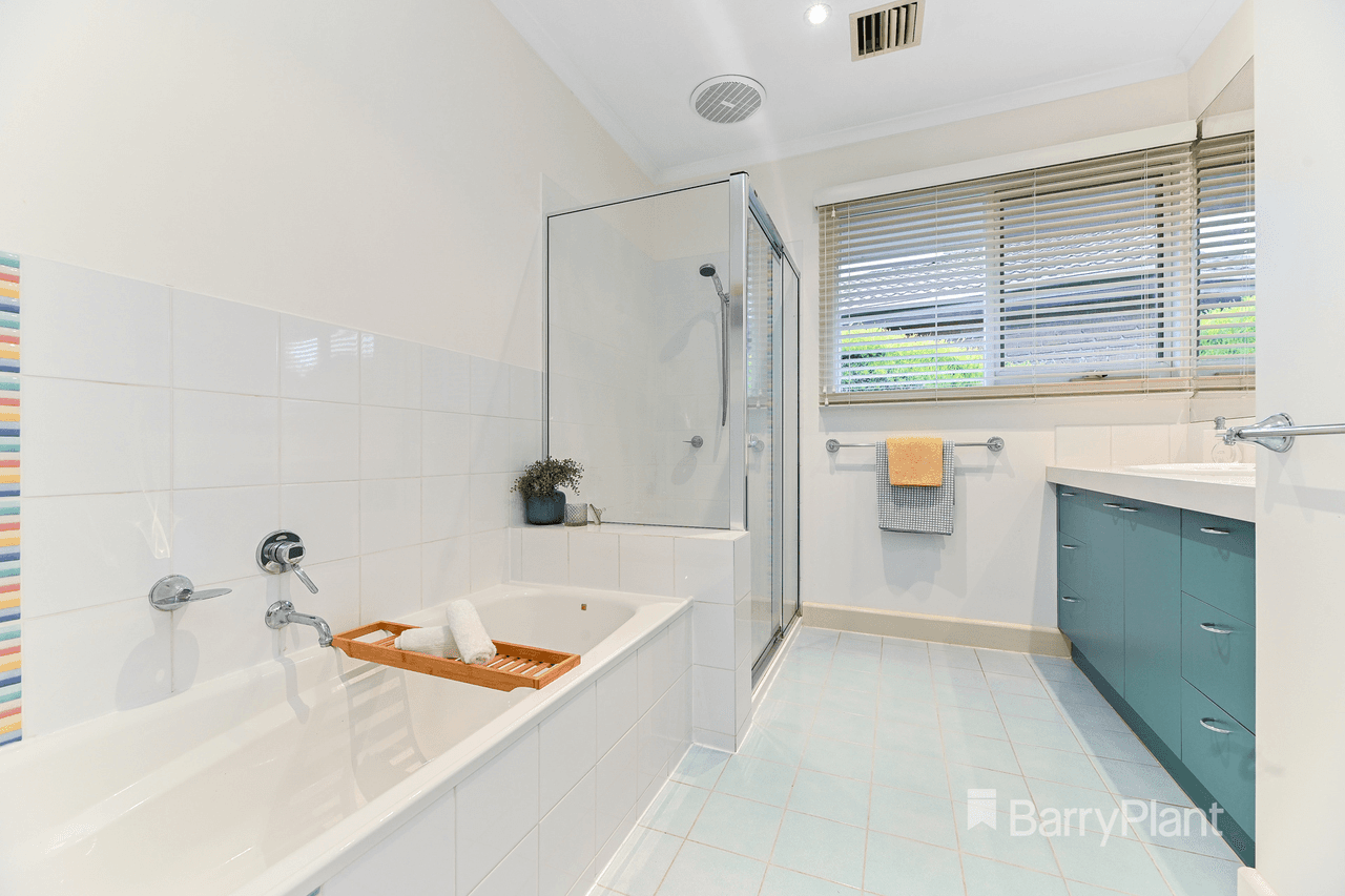 13 Sundew Court, Knoxfield, VIC 3180