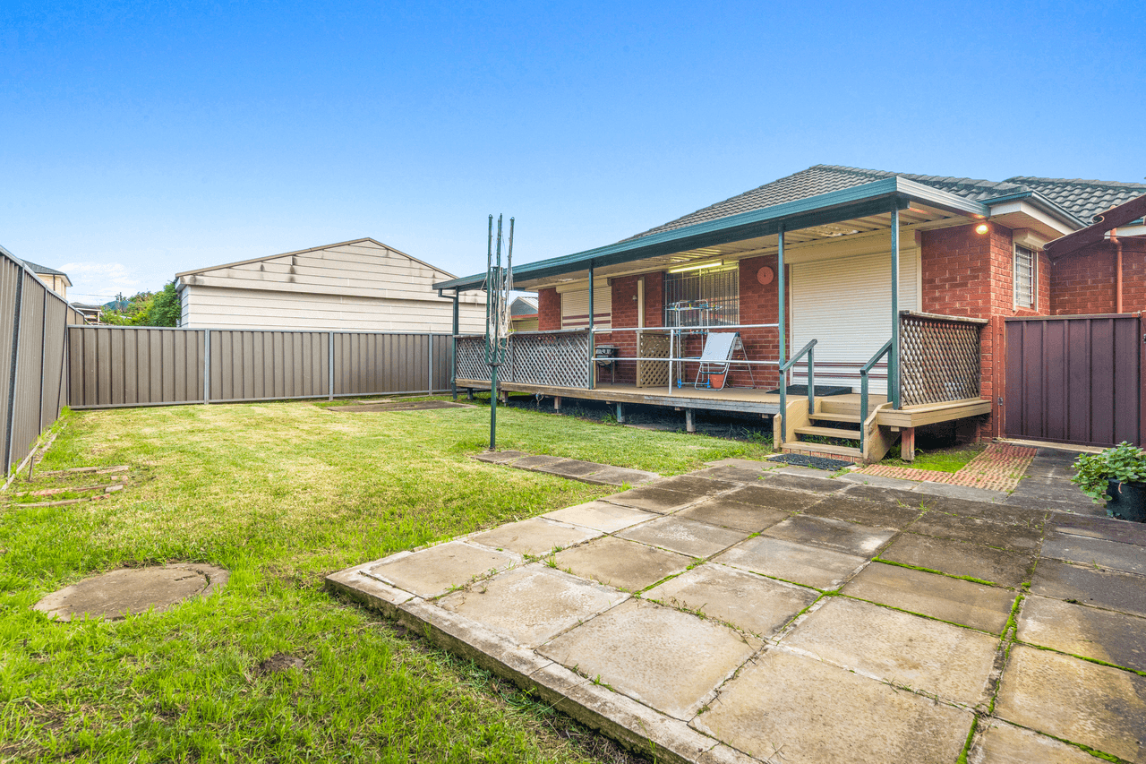 11 Fernlea Place, CANLEY HEIGHTS, NSW 2166