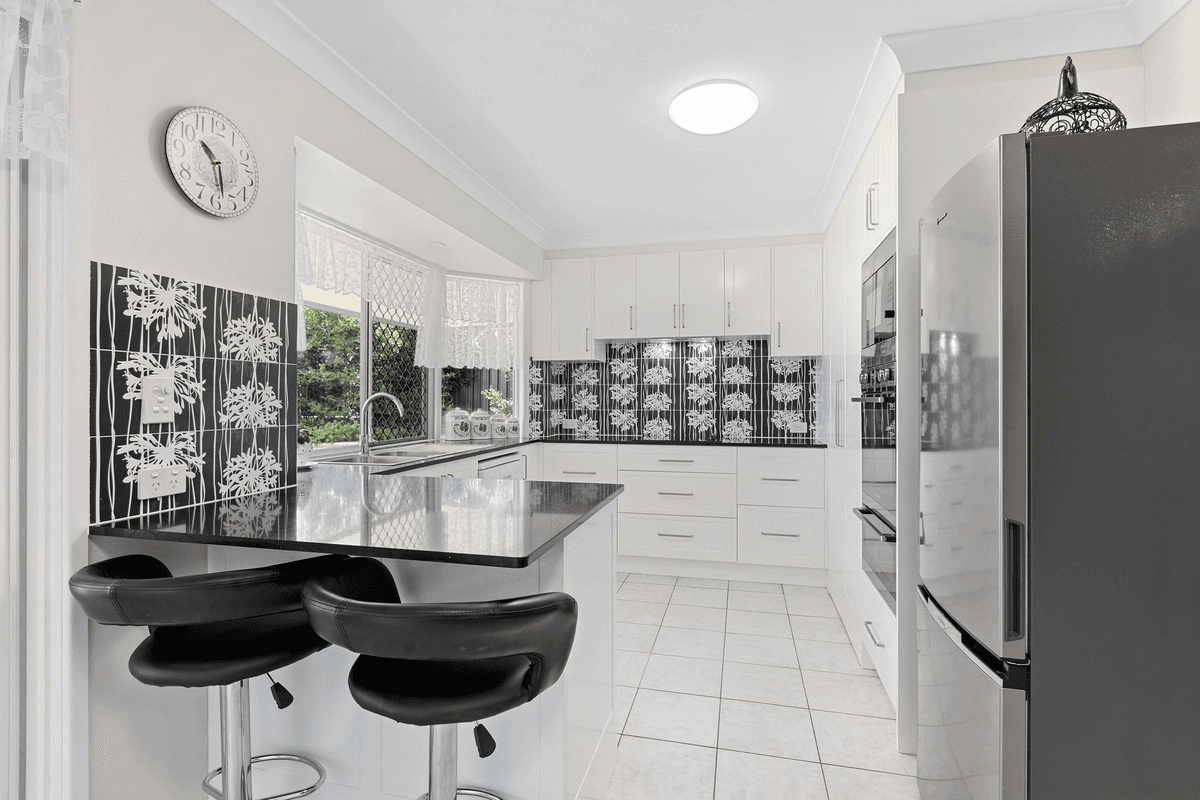 16 Chatsworth Circuit, CAPALABA, QLD 4157