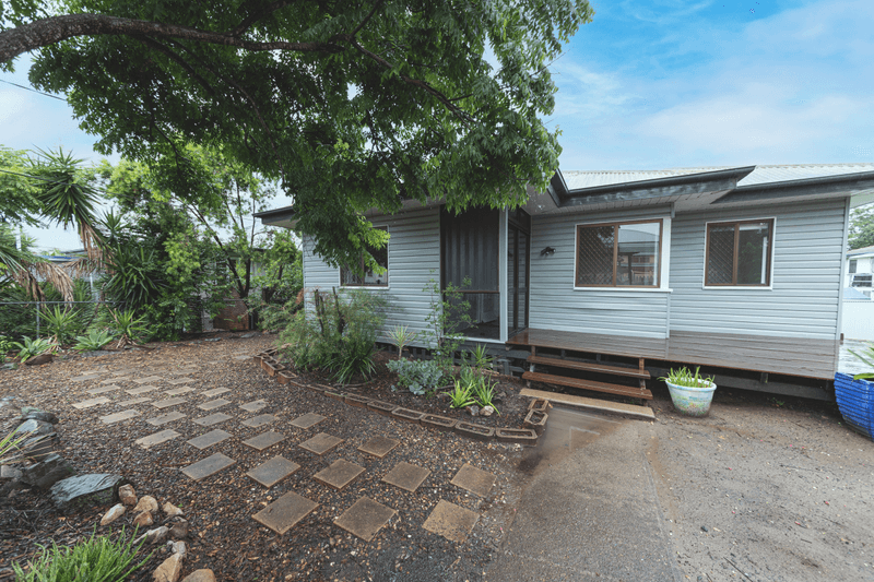 40 LUSITANIA STREET, NEWTOWN, QLD 4305