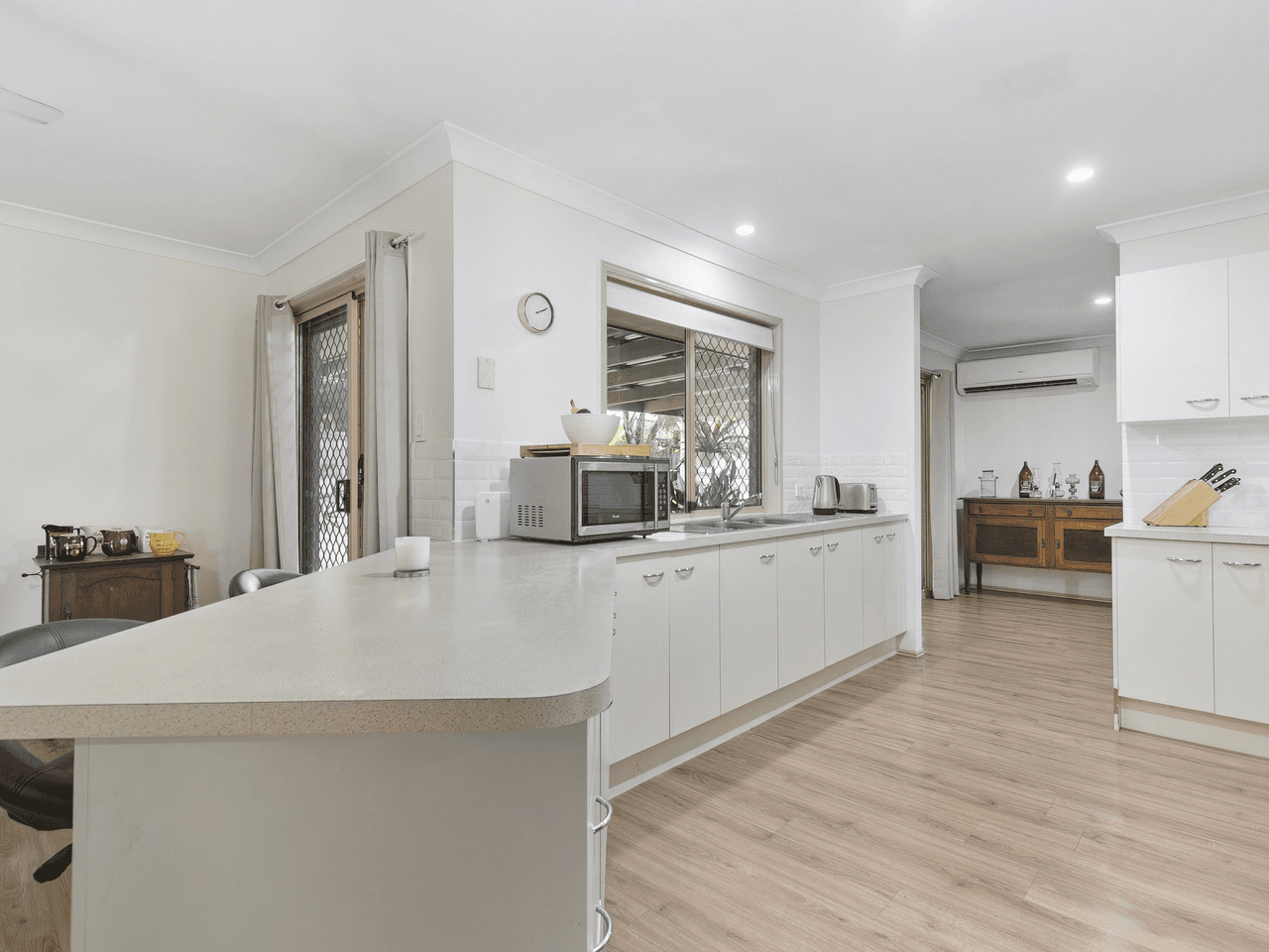 145 Bestmann Rd E, Sandstone Point, QLD 4511