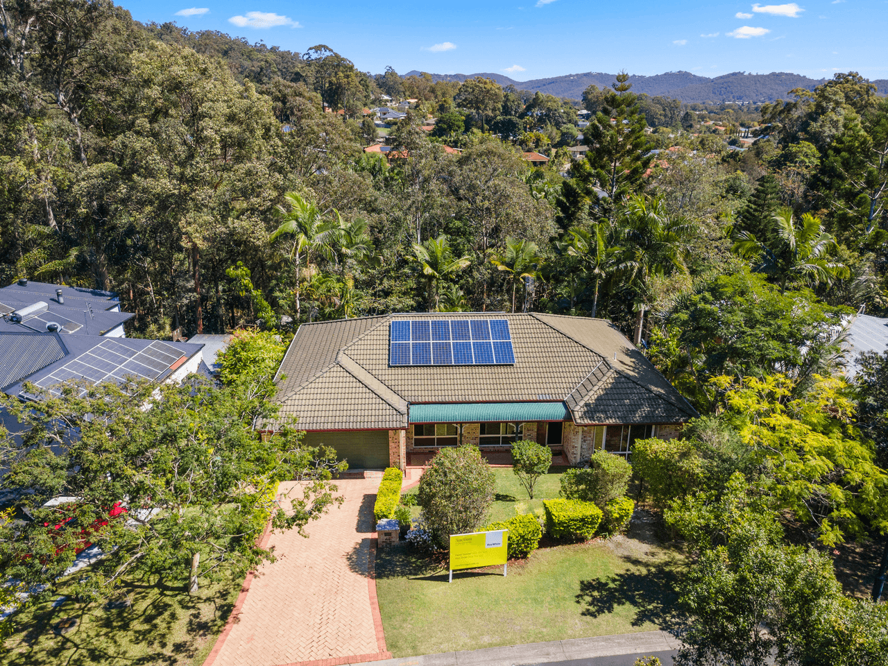 54 Forest Drive, ELANORA, QLD 4221