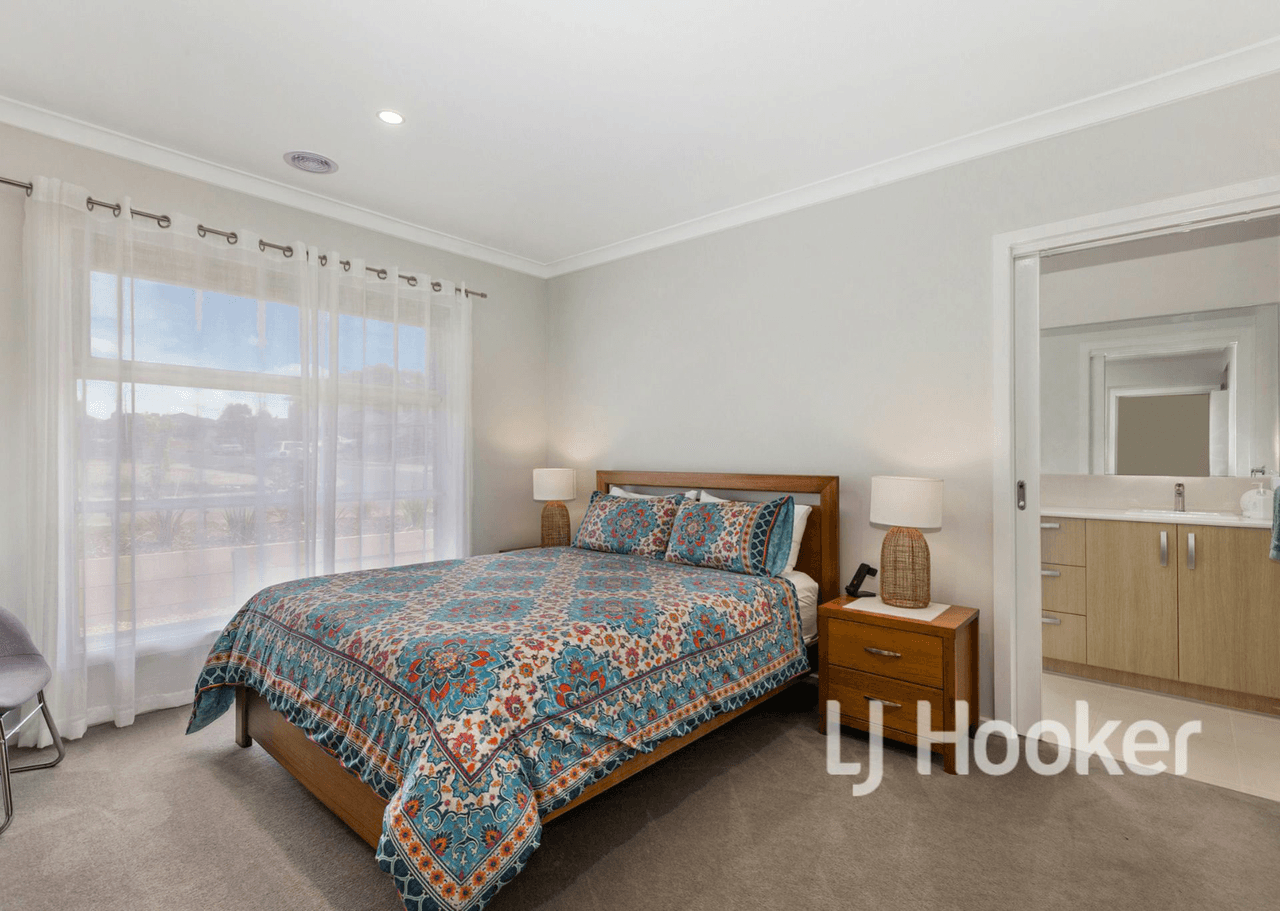 11 Greenaway Drive, KILMORE, VIC 3764