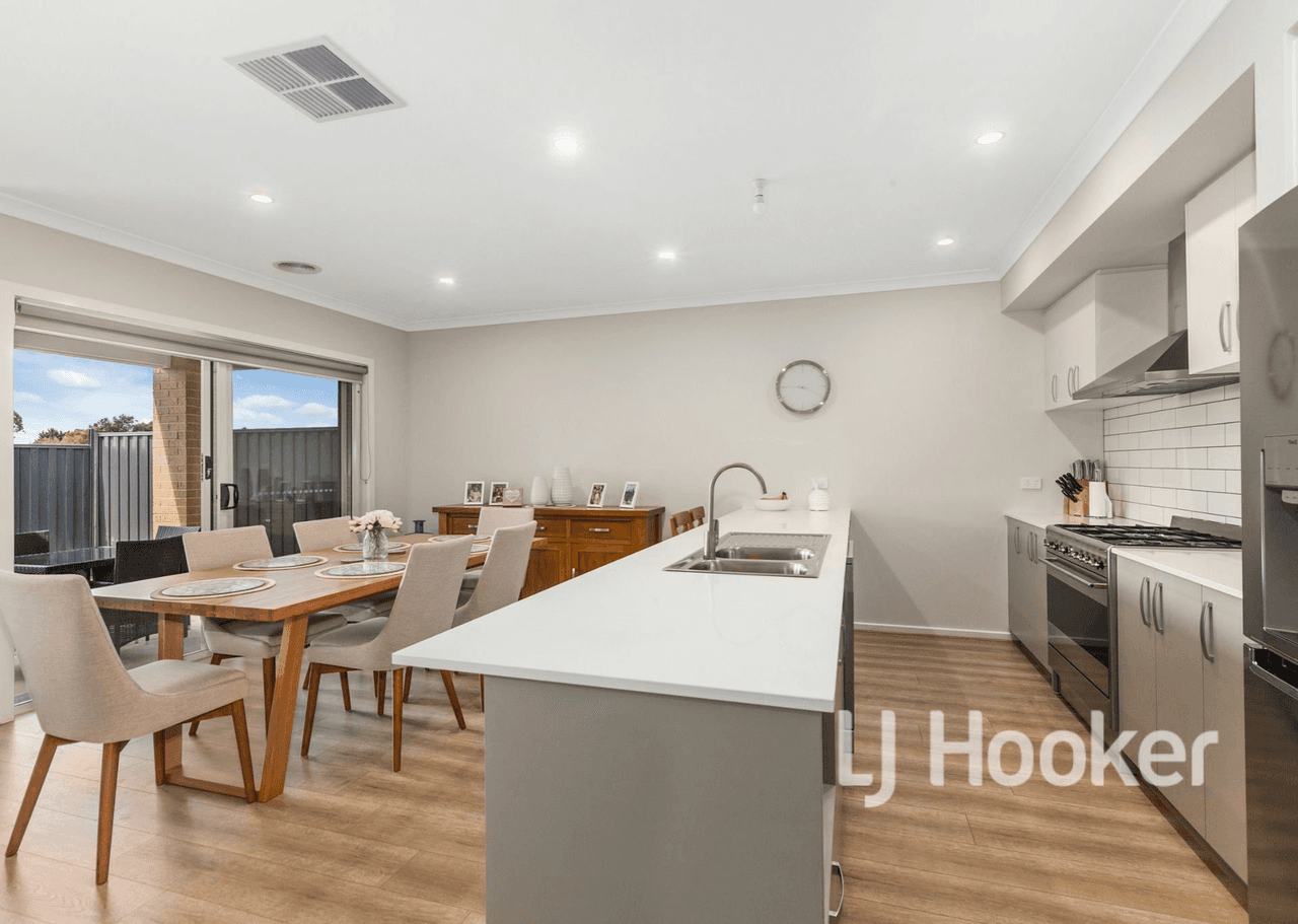 11 Greenaway Drive, KILMORE, VIC 3764