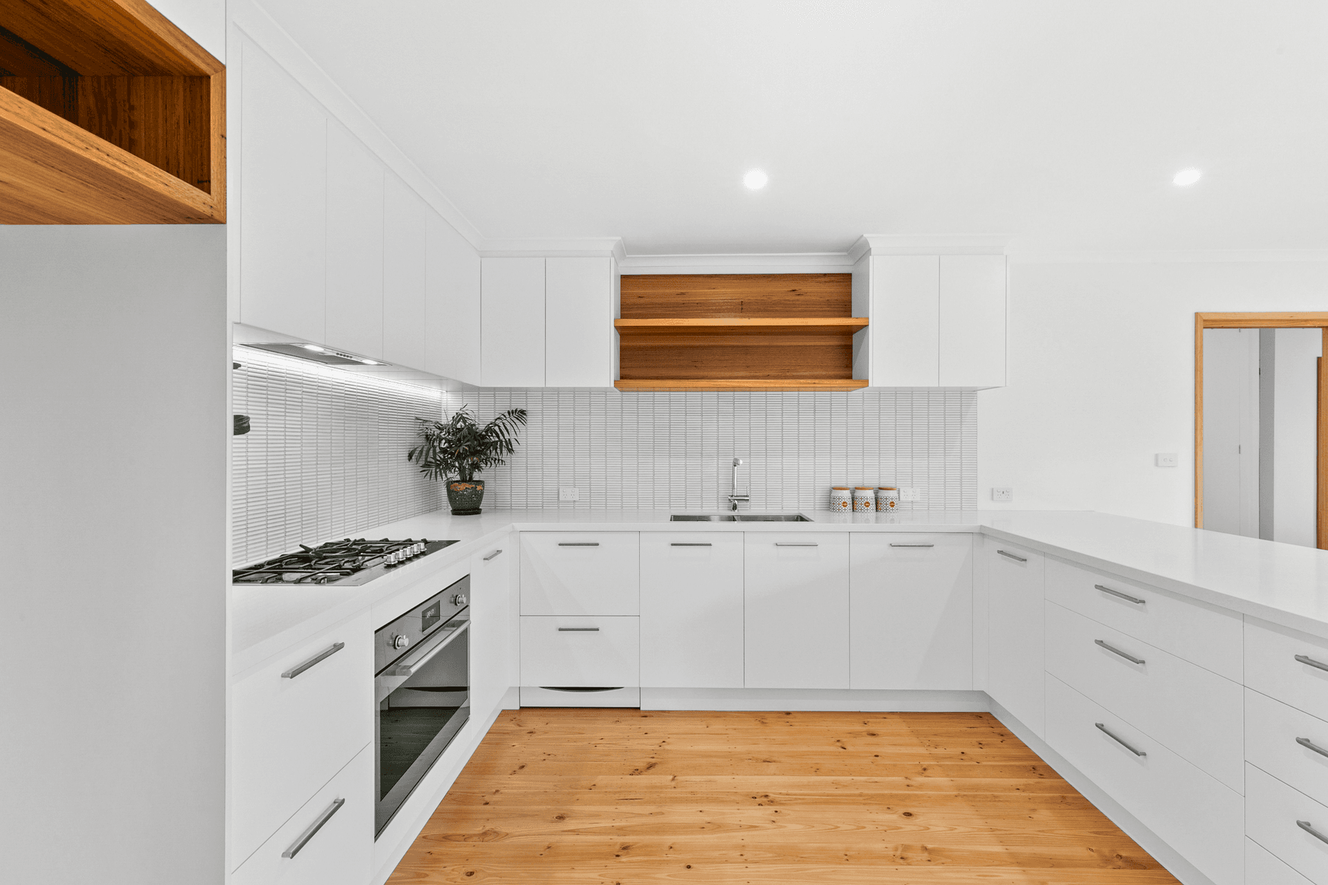 16 Everett Close, Herne Hill, VIC 3218