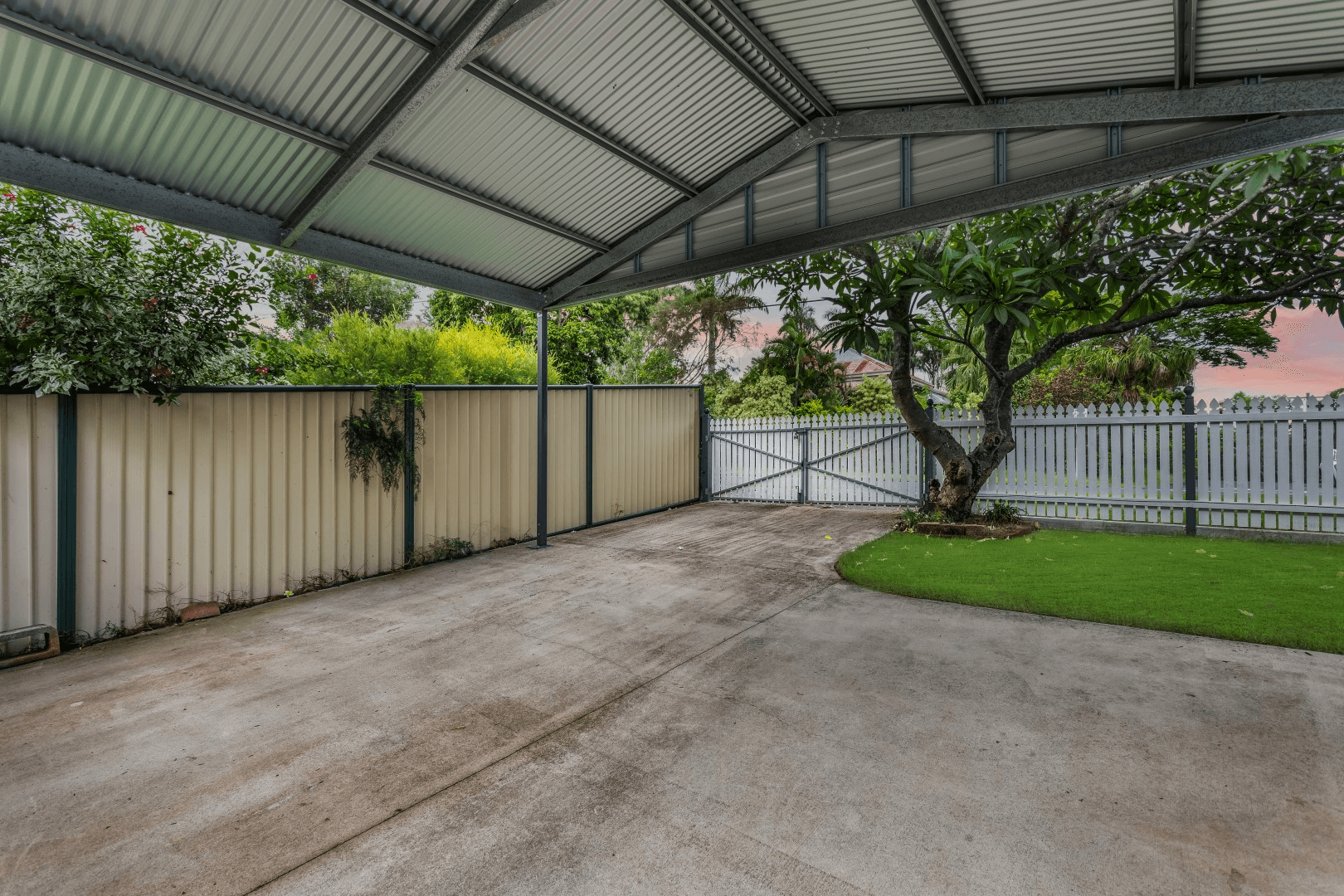 51 Holdsworth Road, NORTH IPSWICH, QLD 4305