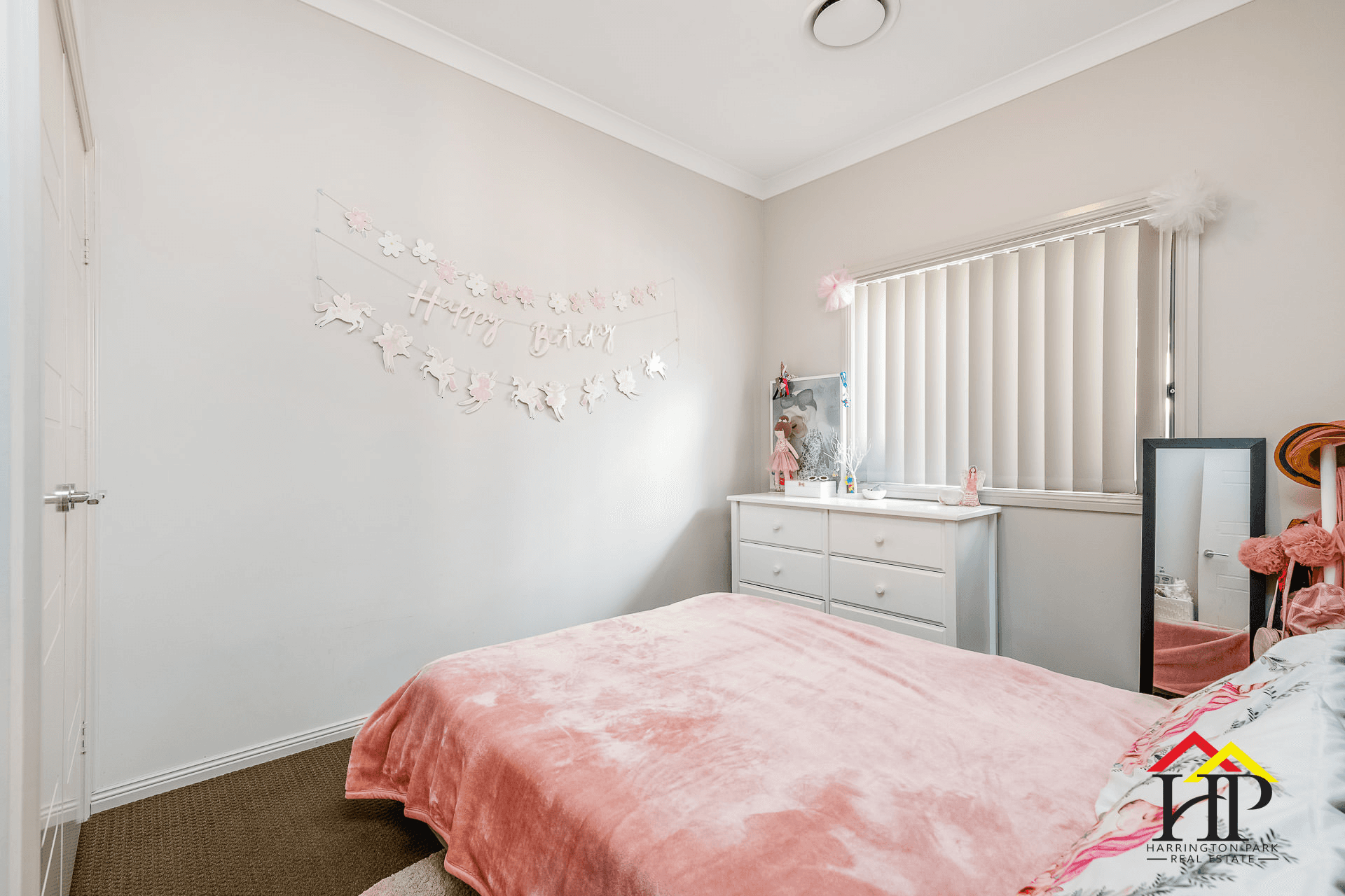 8 Logonia Crescent, MOUNT ANNAN, NSW 2567