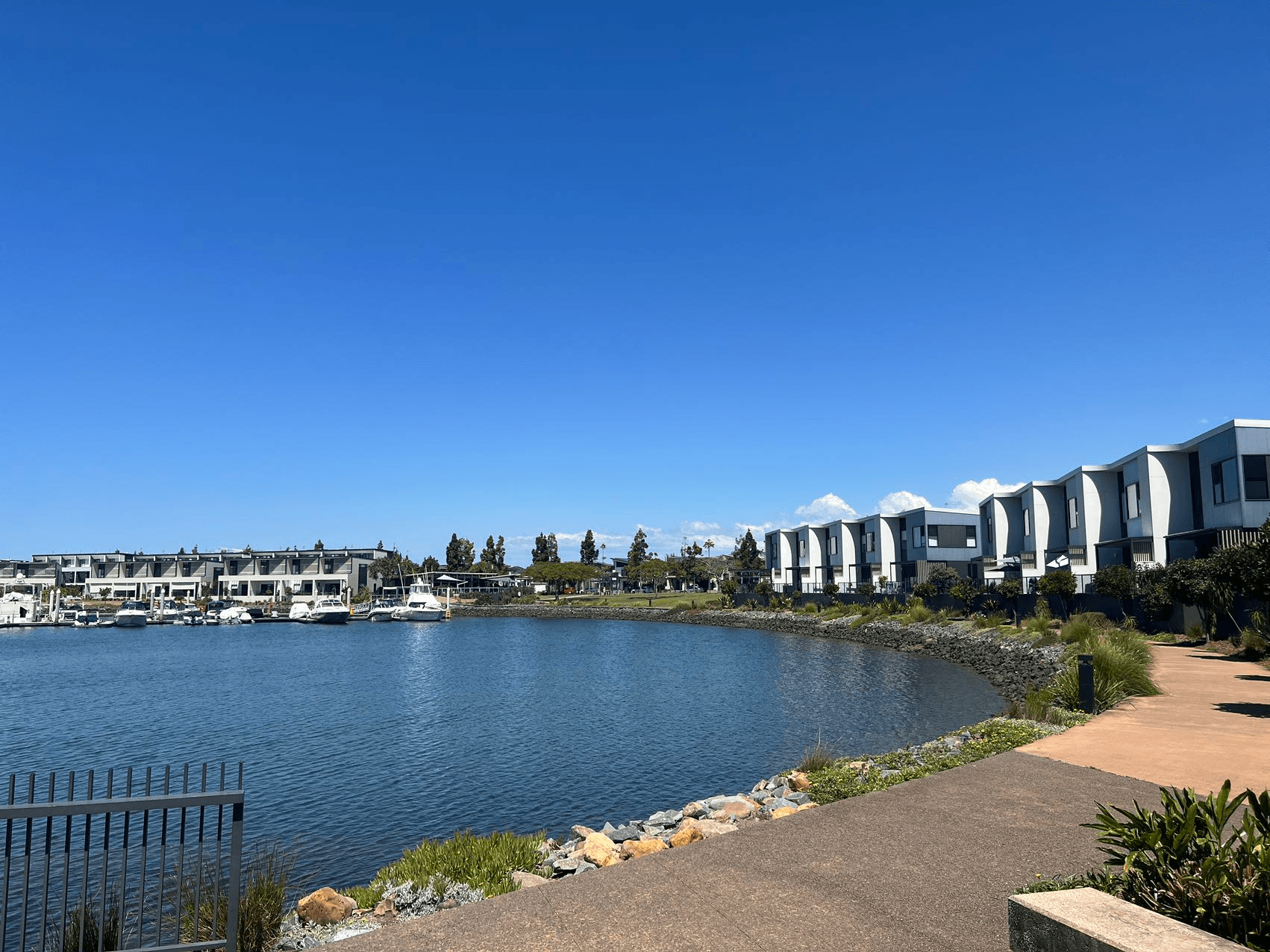 18 Mayfair Lane, HOPE ISLAND, QLD 4212