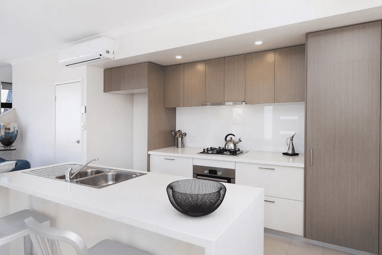 18 Mayfair Lane, HOPE ISLAND, QLD 4212