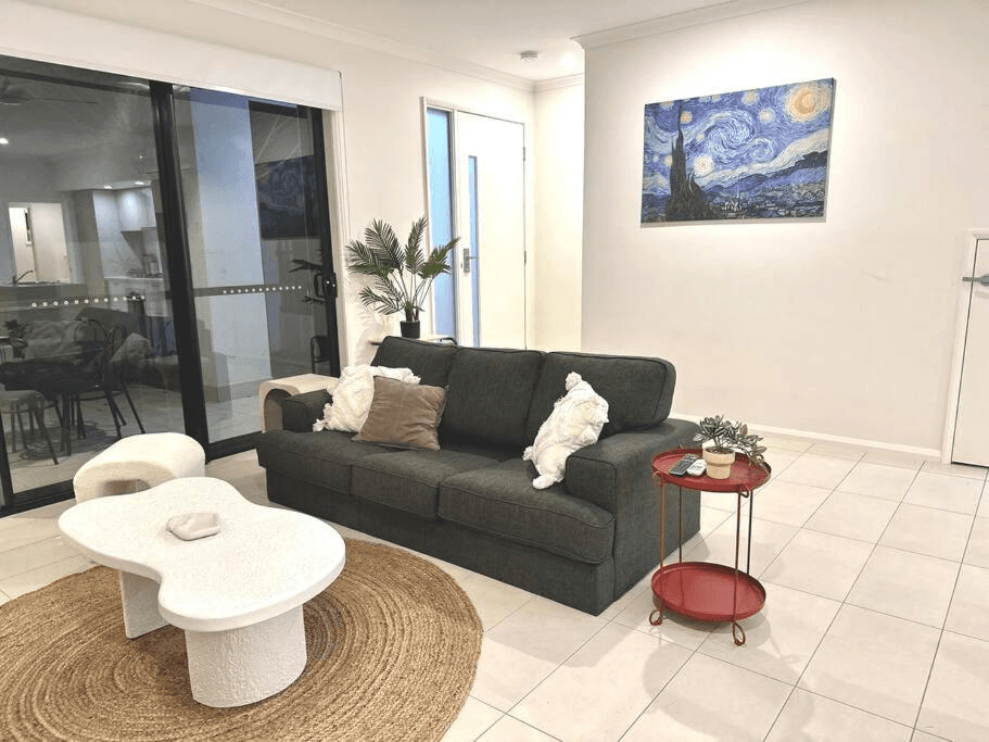 18 Mayfair Lane, HOPE ISLAND, QLD 4212