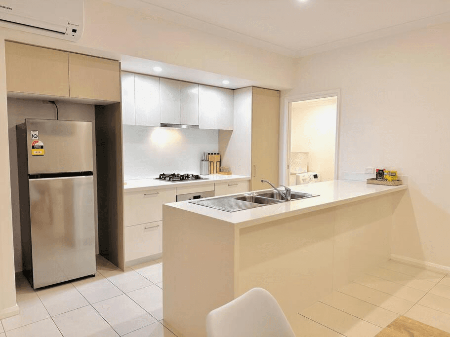 18 Mayfair Lane, HOPE ISLAND, QLD 4212