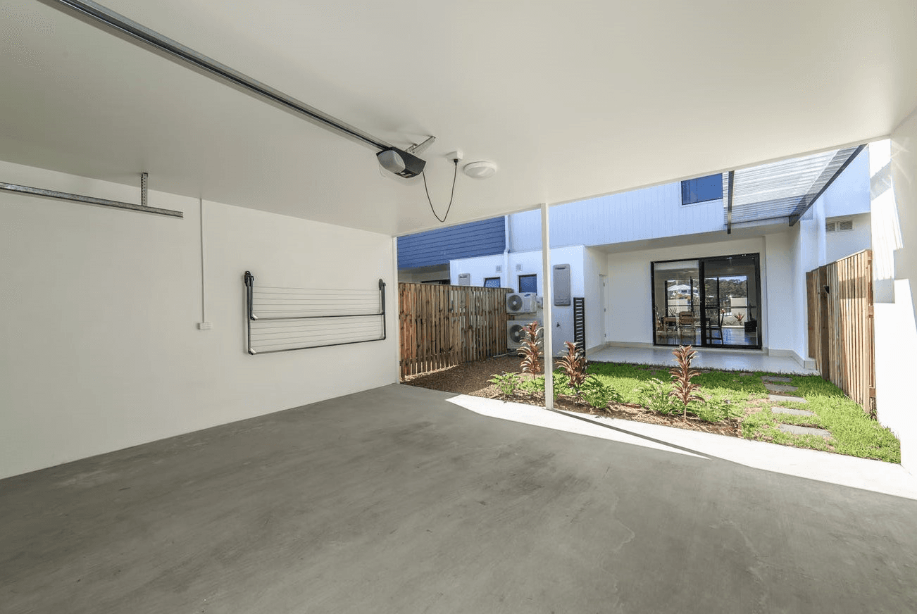 18 Mayfair Lane, HOPE ISLAND, QLD 4212