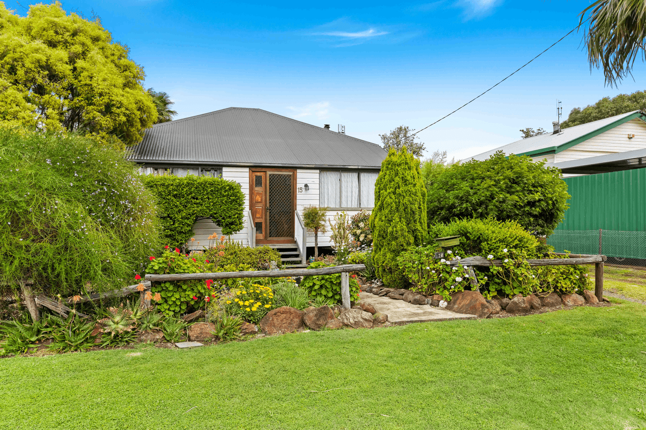 15 Donely Street, OAKEY, QLD 4401